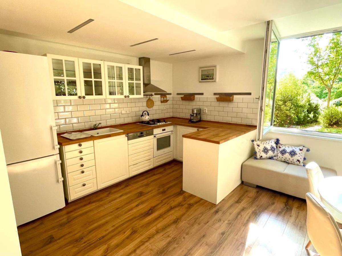 70M2 Romantic Living In The Old Town With Garden Братислава Екстер'єр фото
