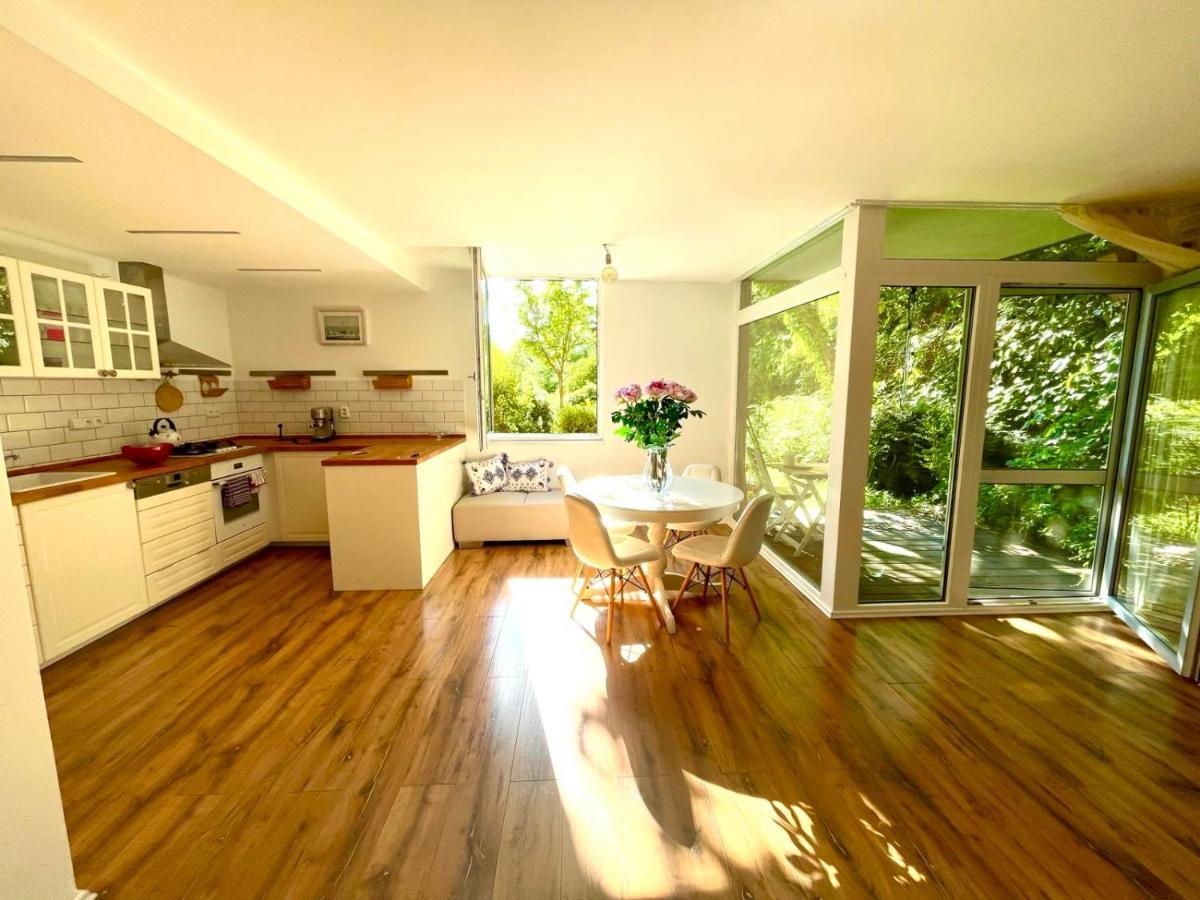 70M2 Romantic Living In The Old Town With Garden Братислава Екстер'єр фото