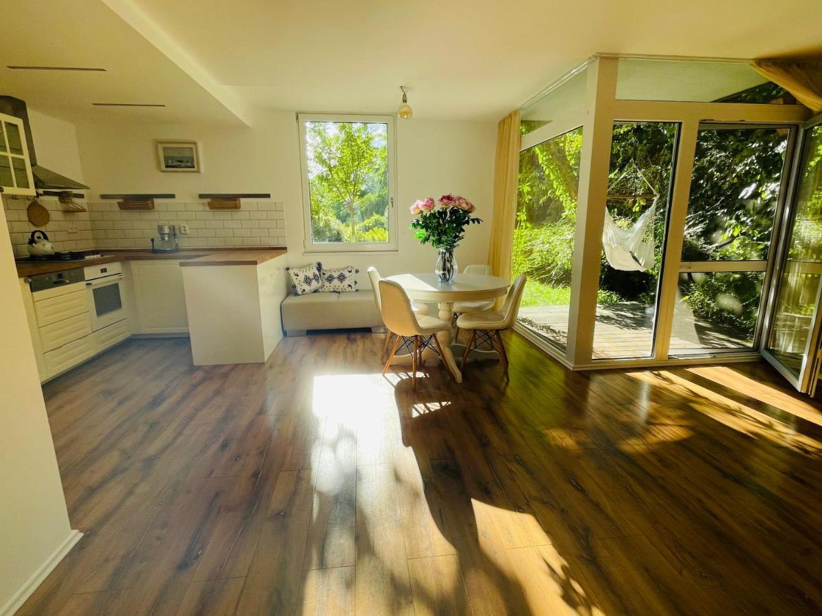 70M2 Romantic Living In The Old Town With Garden Братислава Екстер'єр фото