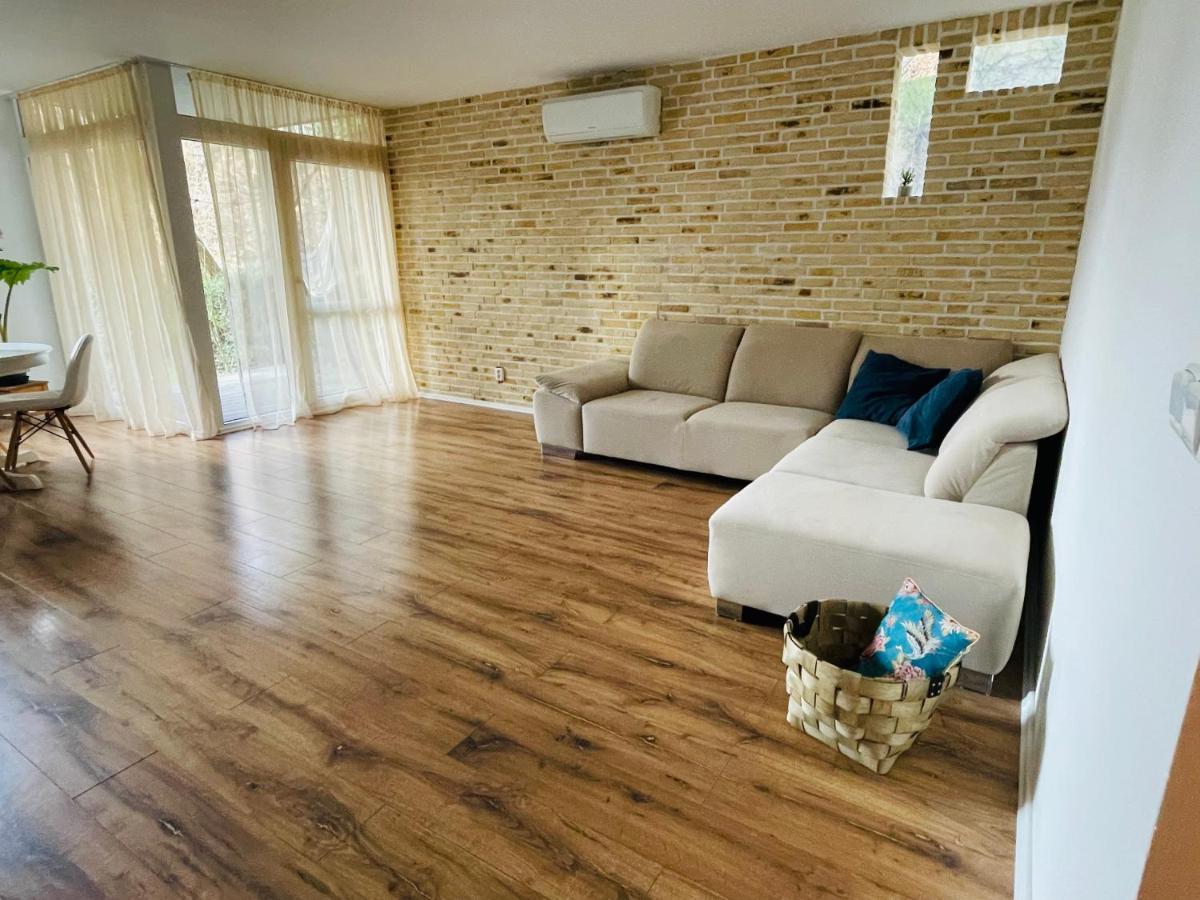 70M2 Romantic Living In The Old Town With Garden Братислава Екстер'єр фото