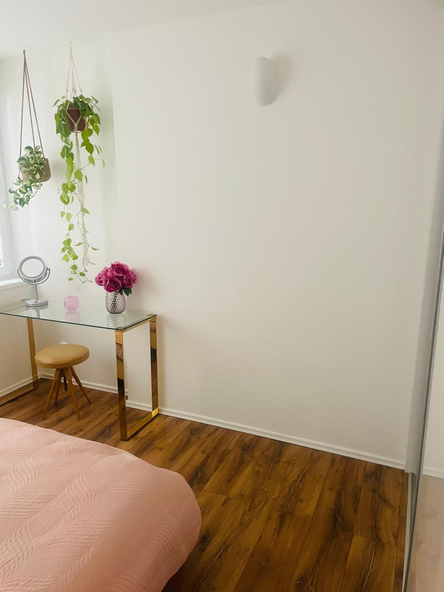 70M2 Romantic Living In The Old Town With Garden Братислава Екстер'єр фото