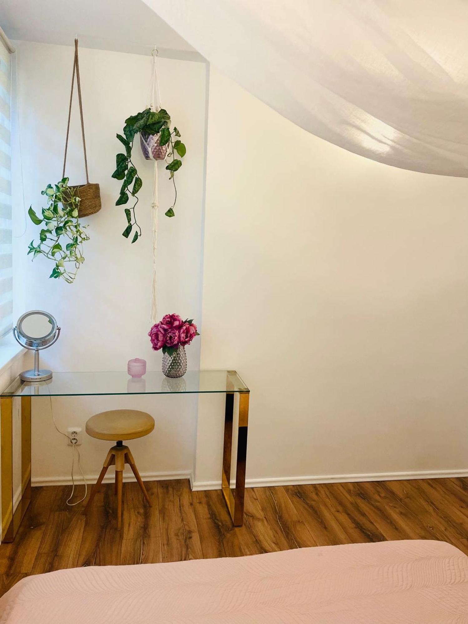 70M2 Romantic Living In The Old Town With Garden Братислава Екстер'єр фото