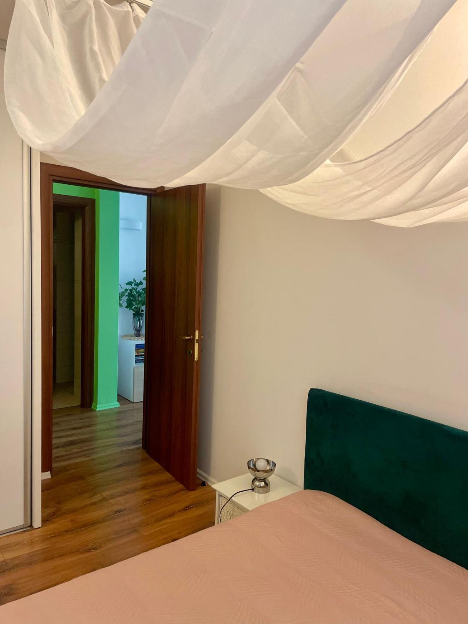 70M2 Romantic Living In The Old Town With Garden Братислава Екстер'єр фото